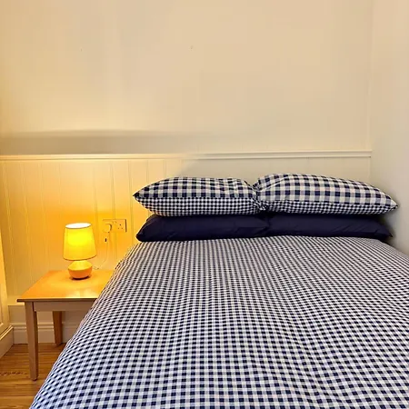 Maureens Two Bedroom F28 Vy13 شقة *