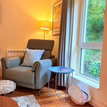 Maureens Two Bedroom F28 Vy13 *