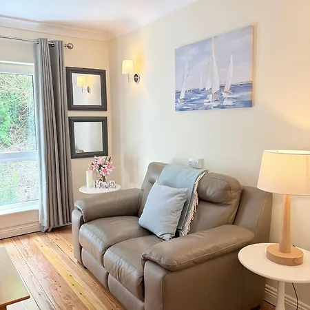 Maureens Two Bedroom F28 Vy13 *